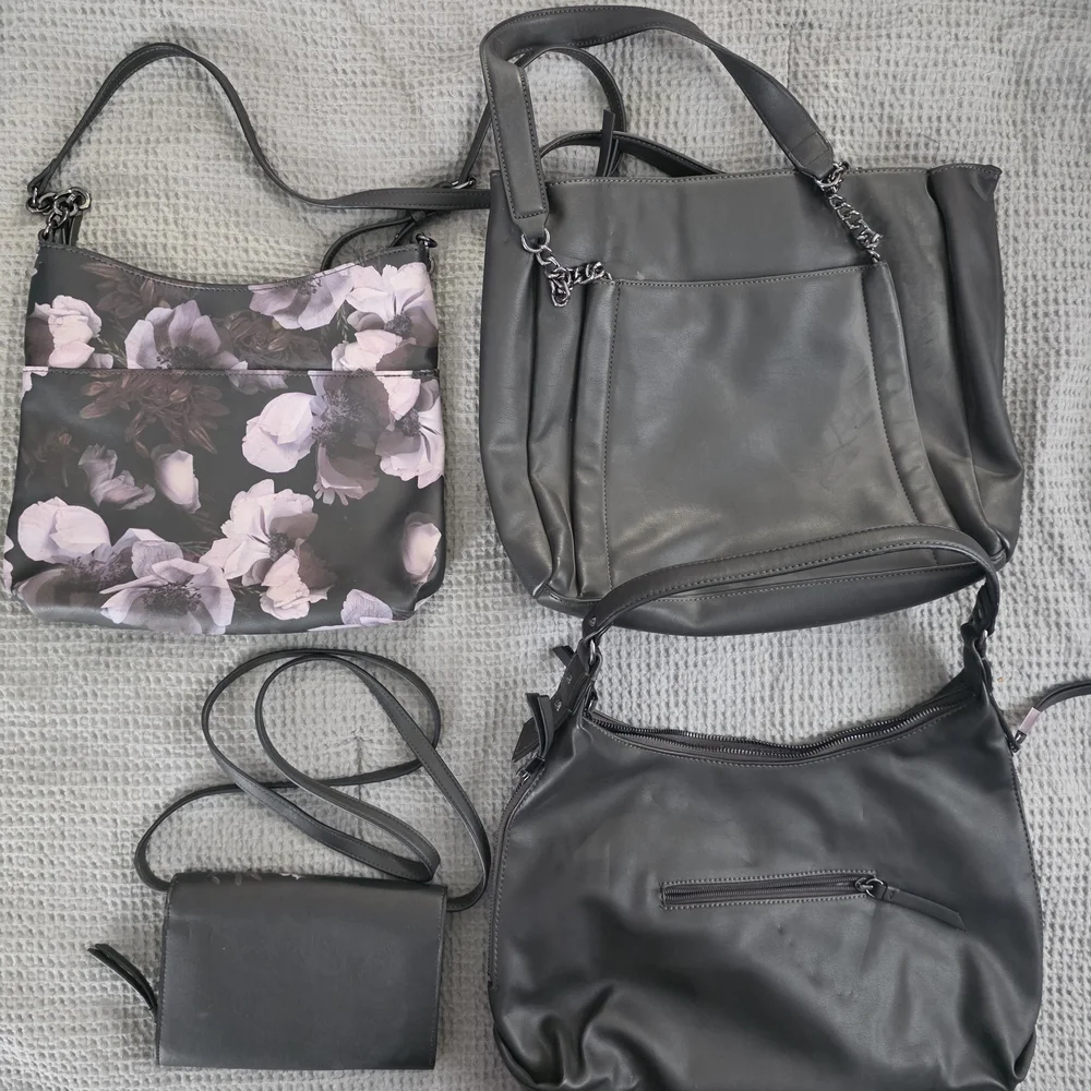 Simply Vera Vera Wang Floral Black and Gray Shoulder Bag Set - Picture 2 of 2